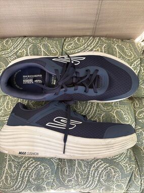 Skechers Men's Navy and White Max Cushion Athletic Sneakers